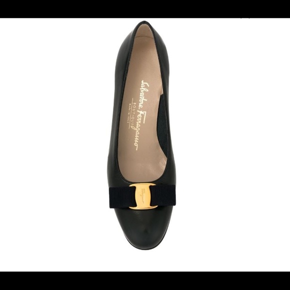 NAVY/GOLD VARA PUMPS SALVATORE FERRAEGAMO - Picture 7 of 8